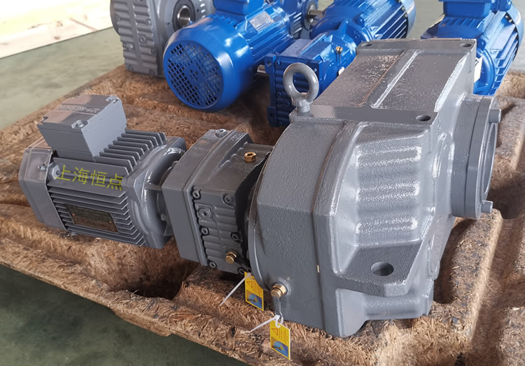  FAZ77R37雙級減速機，通孔+小法蘭輸出，實物圖如下