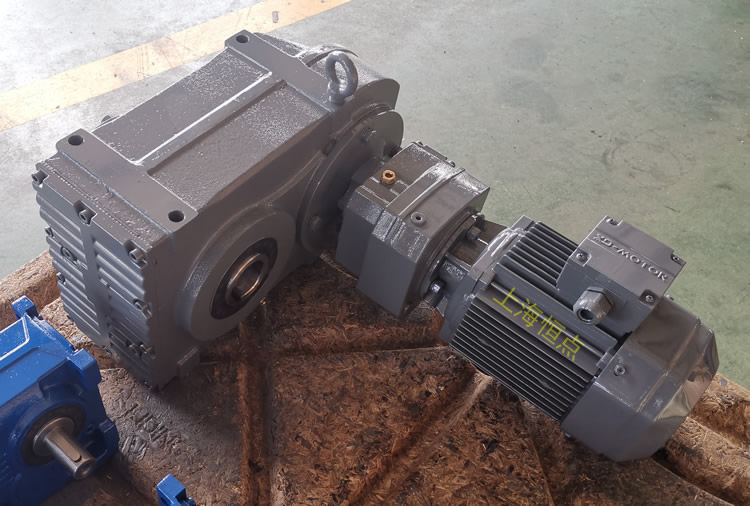  FAZ77R37雙級減速機，通孔+小法蘭輸出，實物圖
